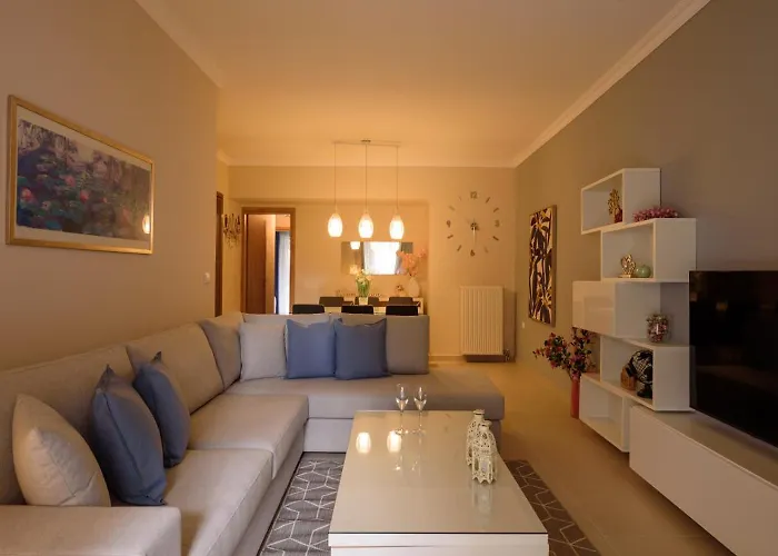 Charming Apartment Galatsi For 5