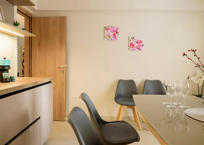 Charming Apartment Galatsi For 5